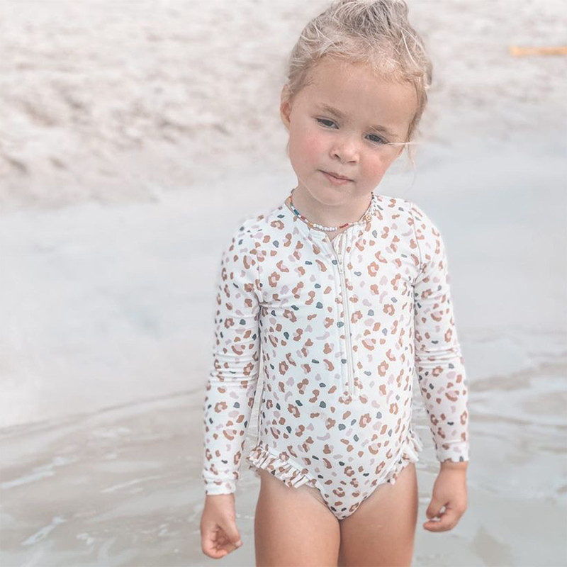 Swim Essentials Ολόσωμο Μαγιό Με Μακριά Μανίκια "Offwhite Kahki Leopard" Swim Essentials Ολόσωμο Μαγιό Με Μακριά Μανίκια "Offwhite Kahki Leopard"