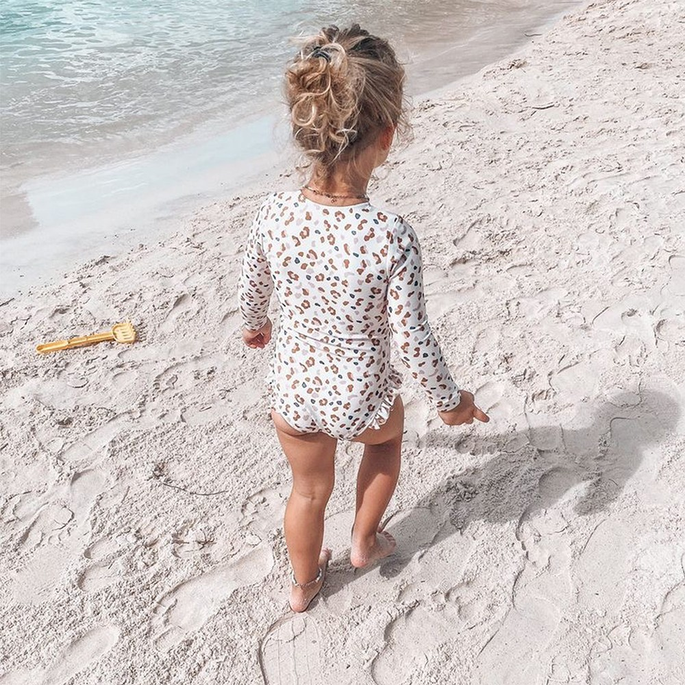 Swim Essentials Ολόσωμο Μαγιό Με Μακριά Μανίκια "Offwhite Kahki Leopard" Swim Essentials Ολόσωμο Μαγιό Με Μακριά Μανίκια "Offwhite Kahki Leopard"